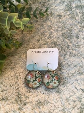 Artistic Creations Floral Blooms Glass Cabashon Pierced Lever Back  Earrings NWT